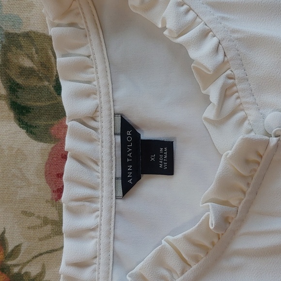 Ann Taylor Mixed Media Cream Ruffle Shell Top in Women's XL - Picture 10 of 17